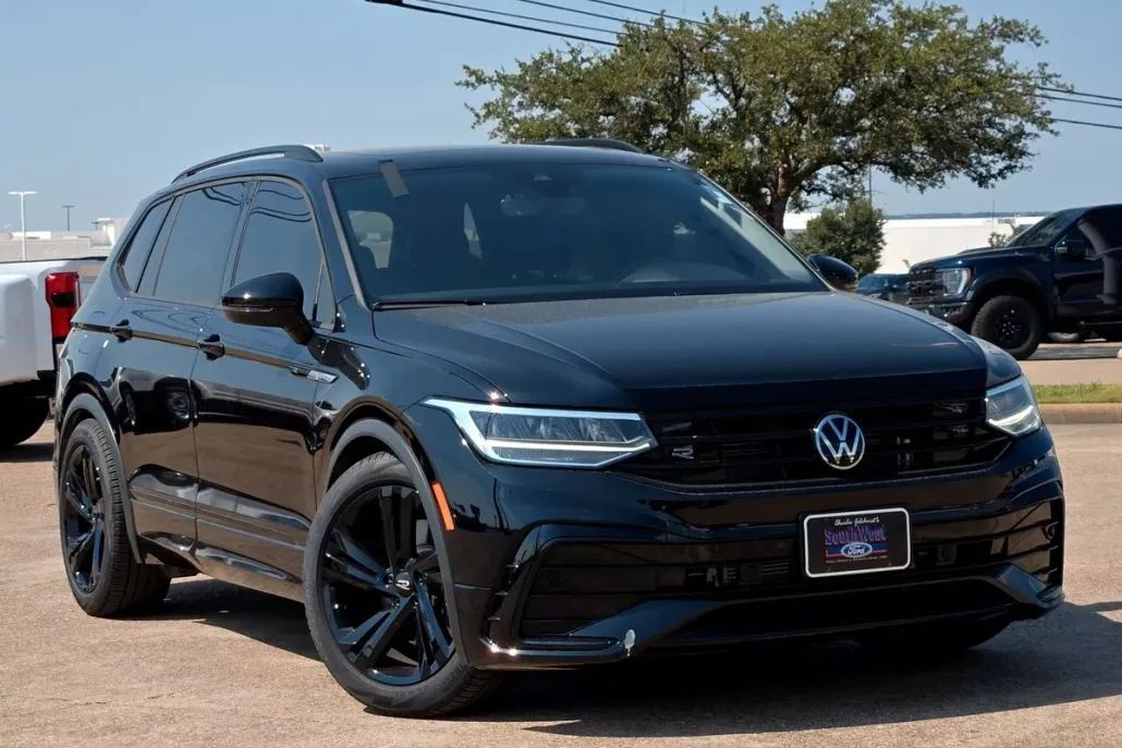 2024 Volkswagen Tiguan SE R-Line Black photo 1