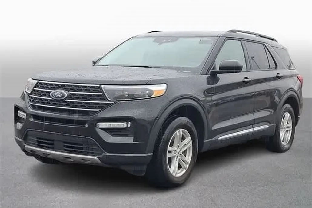 2023 Ford Explorer XLT photo 1
