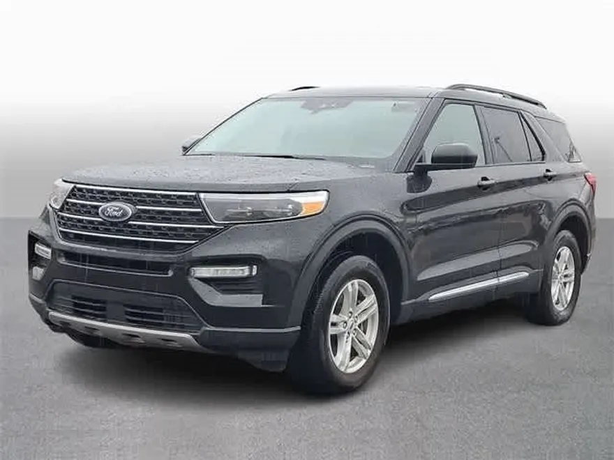 2023 Ford Explorer XLT photo 1