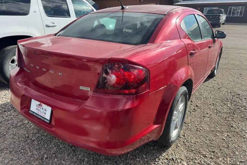 2013 Dodge Avenger SXT photo 1
