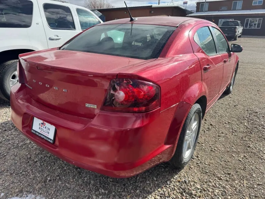 2013 Dodge Avenger SXT photo 1