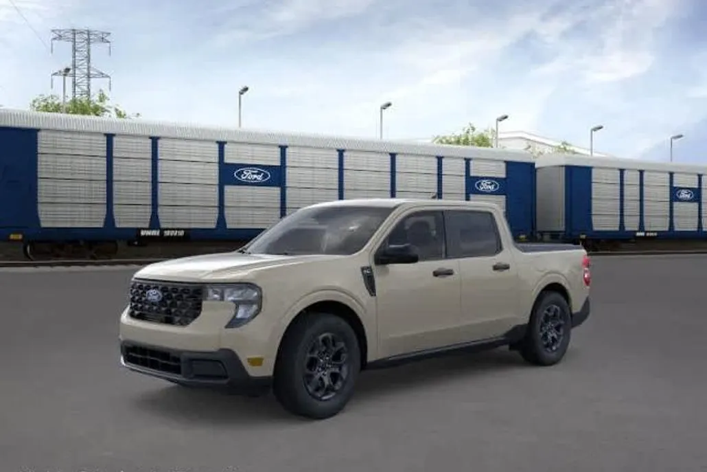 2025 Ford Maverick XLT photo 1