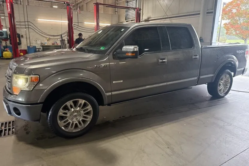 2014 Ford F-150 Platinum photo 1