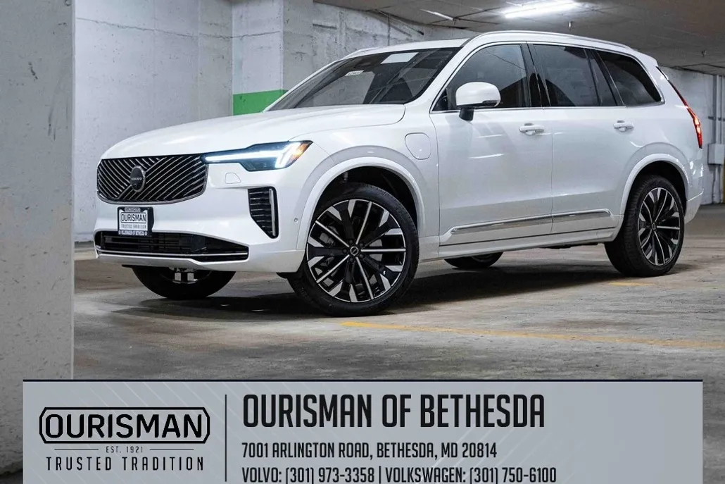 2025 Volvo XC90 T8 Plus photo 1
