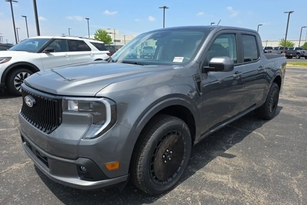 2025 Ford Maverick photo 1