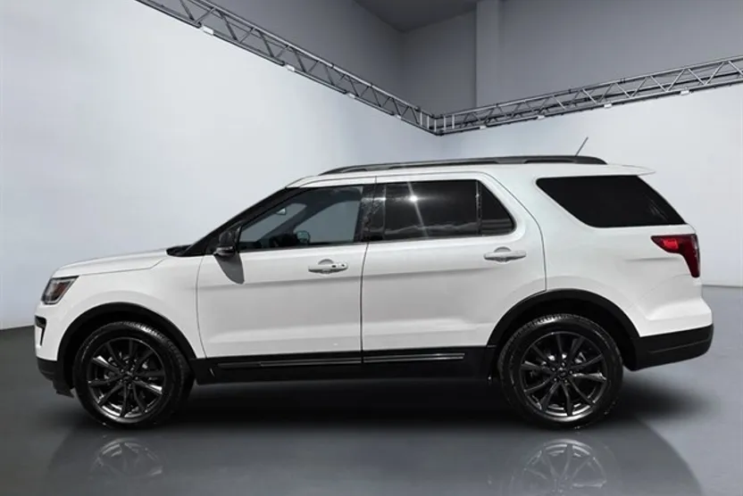 2018 Ford Explorer XLT photo 1
