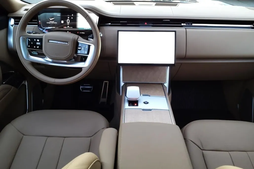 2025 Land Rover Range Rover SV photo 1