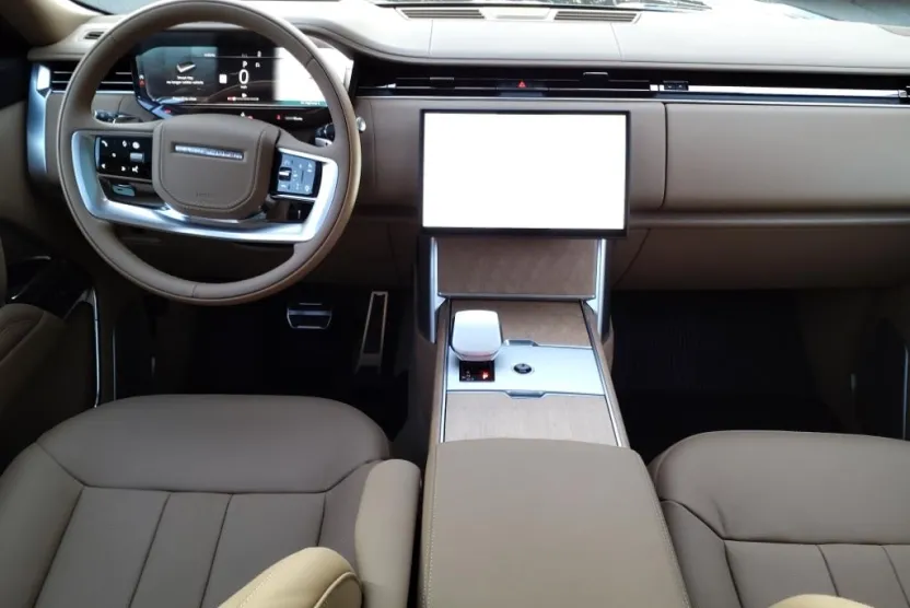 2025 Land Rover Range Rover SV photo 1