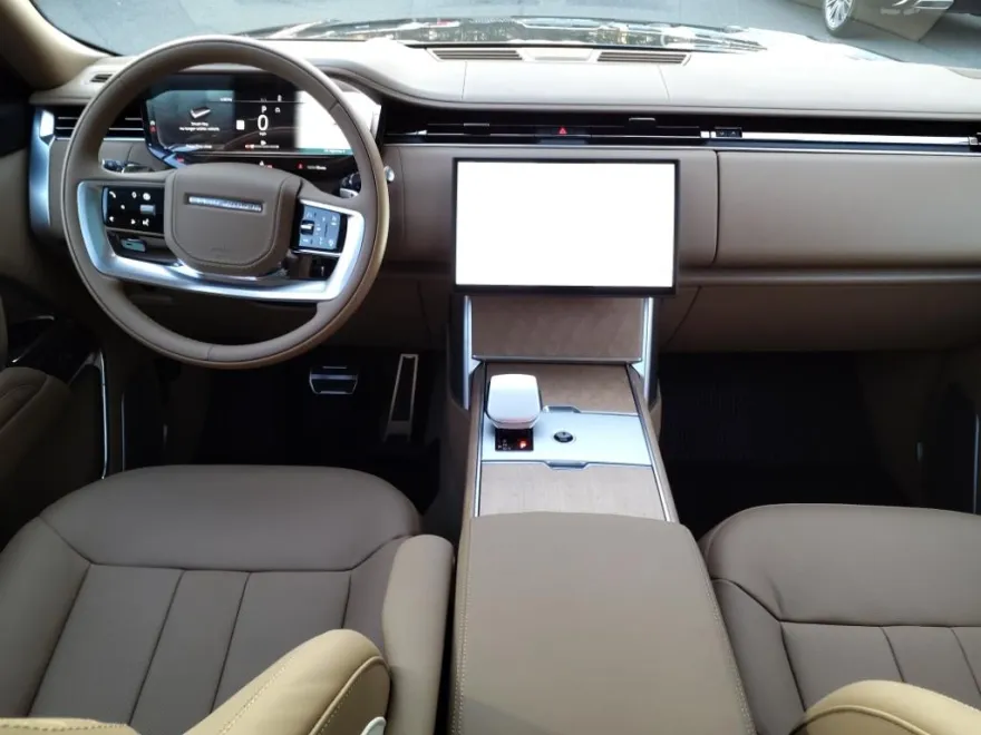 2025 Land Rover Range Rover SV photo 1