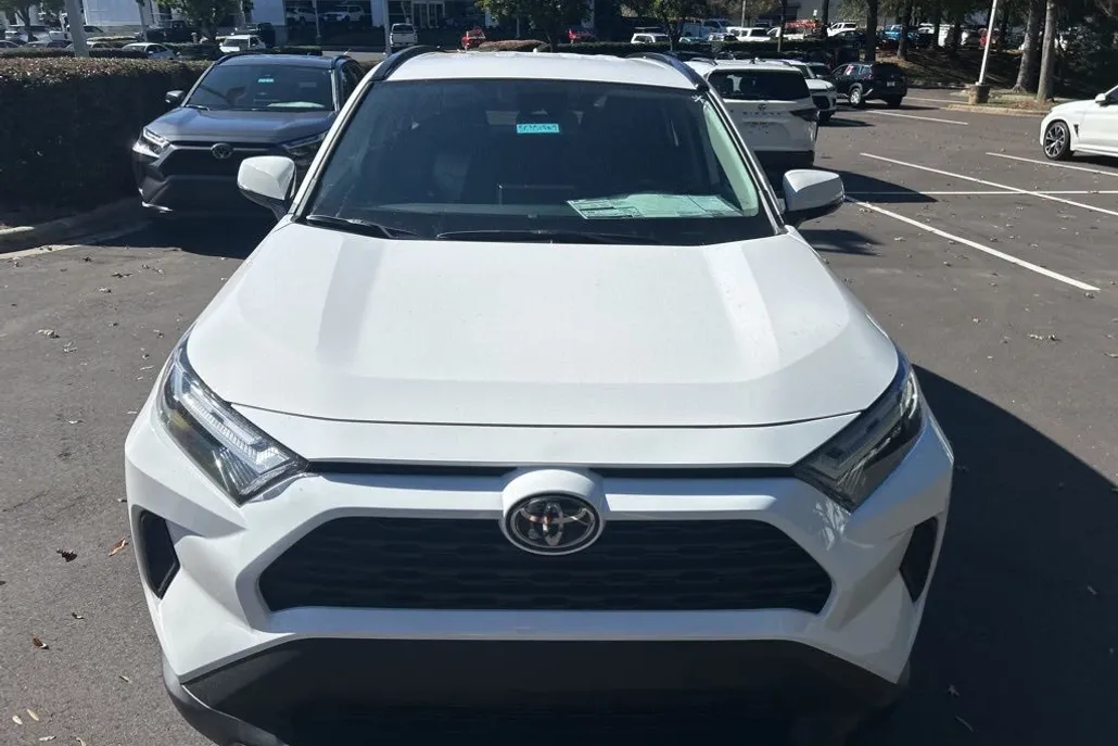 2025 Toyota RAV4 XLE photo 1