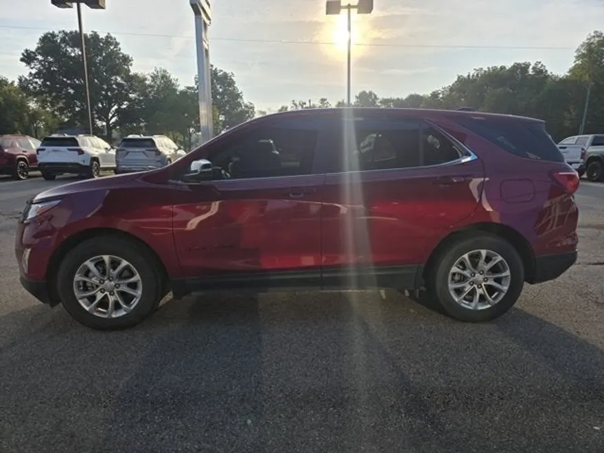 2021 Chevrolet Equinox LT photo 1