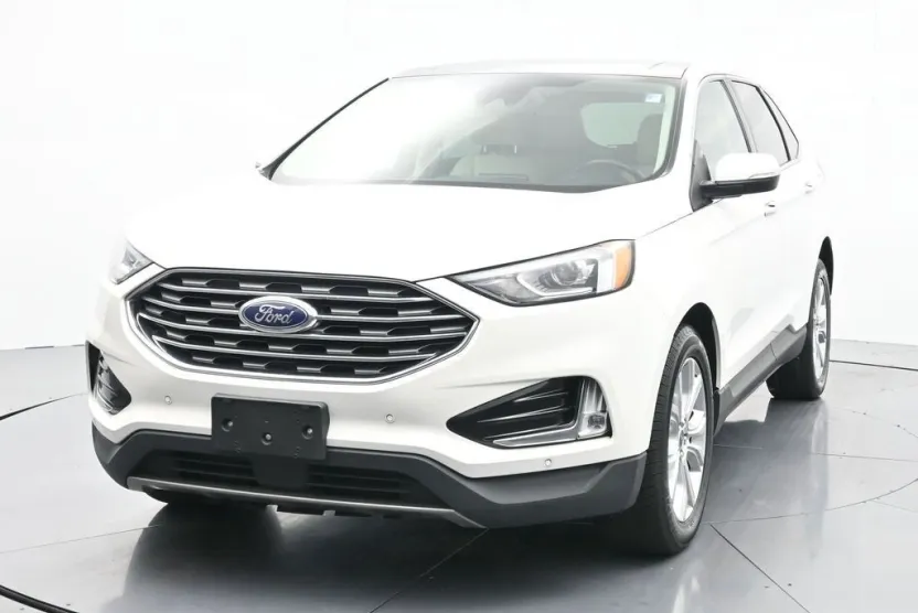 2021 Ford Edge Titanium photo 1