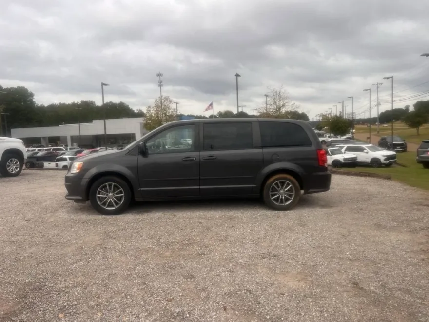 2017 Dodge Grand Caravan SE Plus photo 1