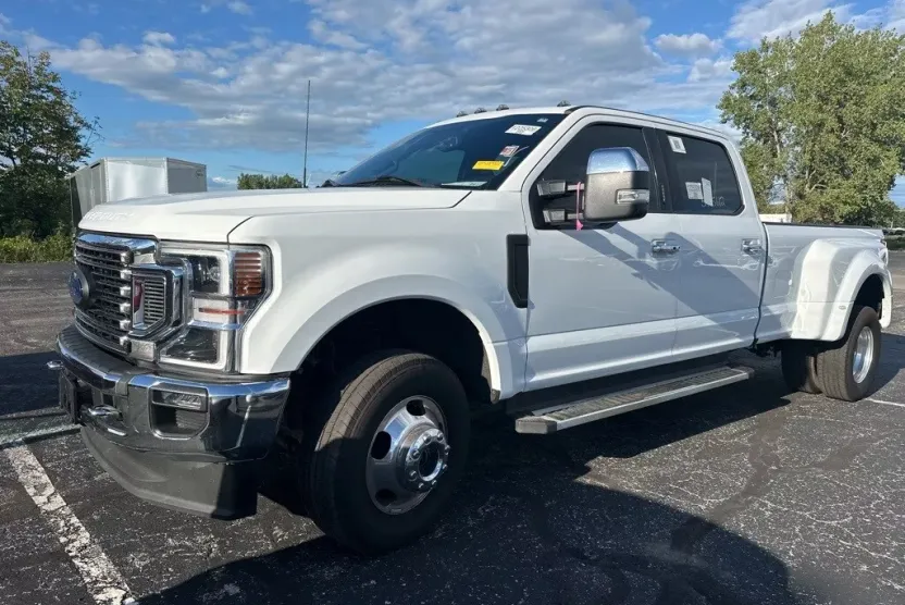 2022 Ford F-350 Lariat photo 1