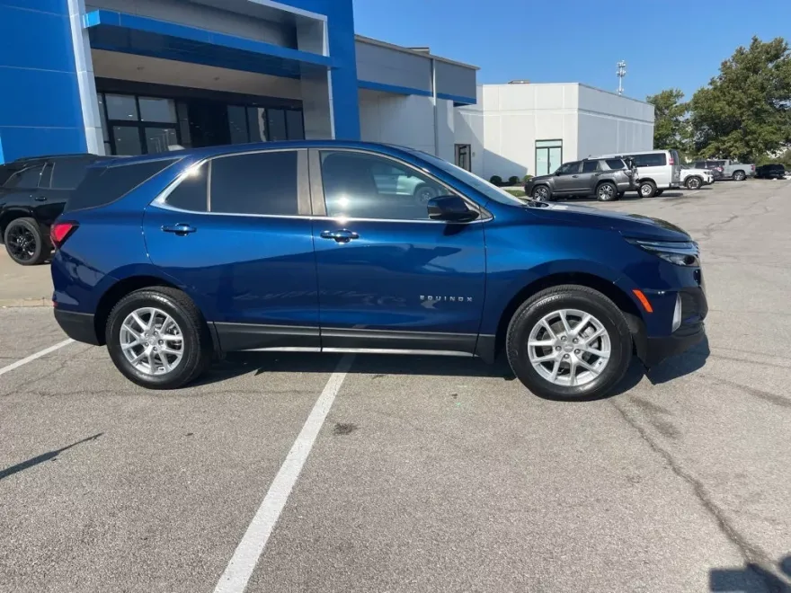 2023 Chevrolet Equinox LT photo 1