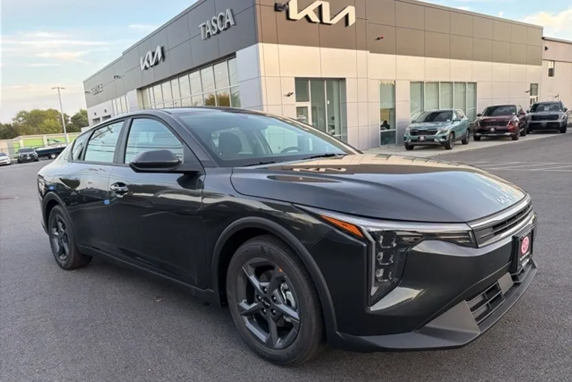 2025 Kia K4 LXS photo 1