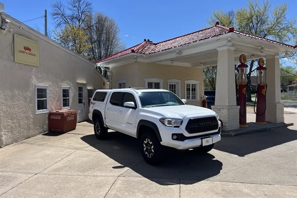 2017 Toyota Tacoma TRD Double Cab photo 1