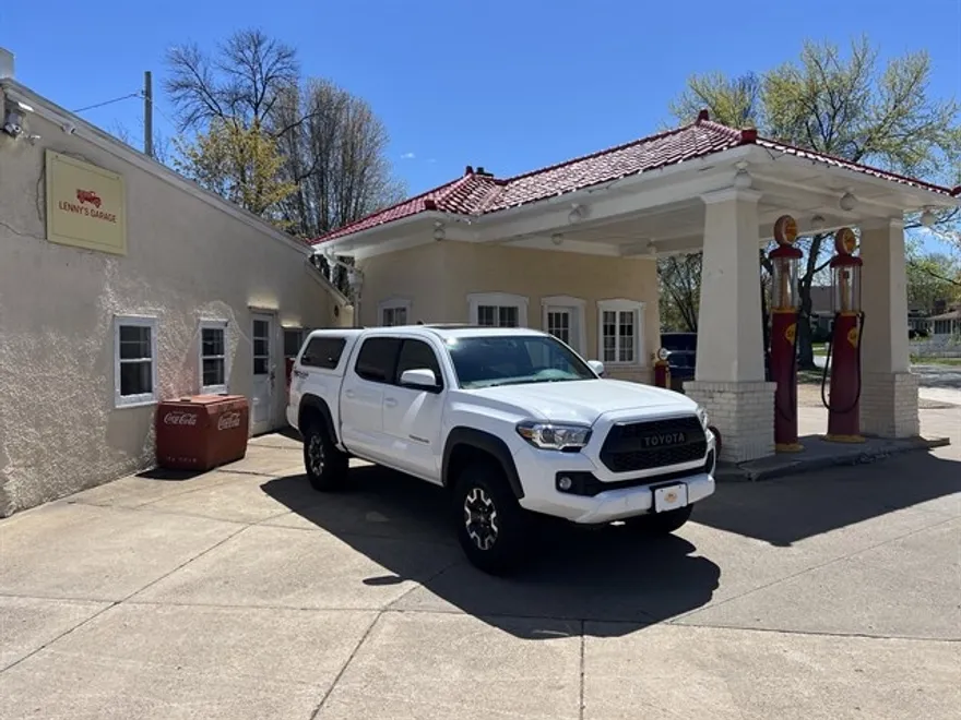2017 Toyota Tacoma TRD Double Cab photo 1