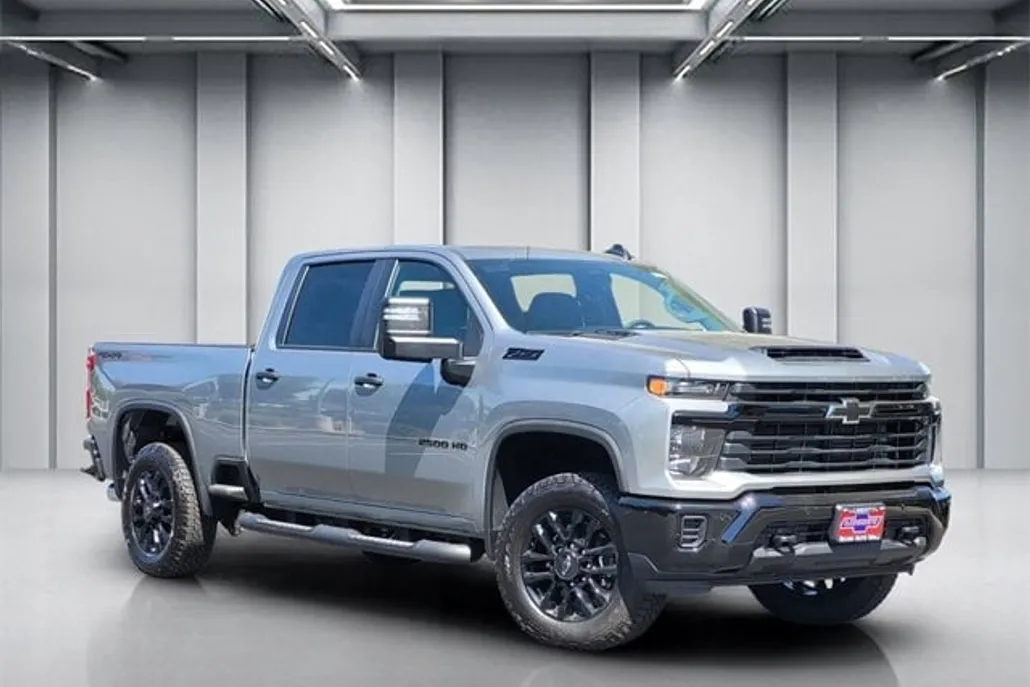 2025 Chevrolet Silverado 2500HD Custom photo 1