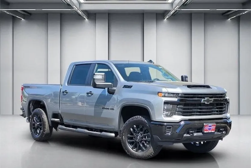 2025 Chevrolet Silverado 2500HD Custom photo 1