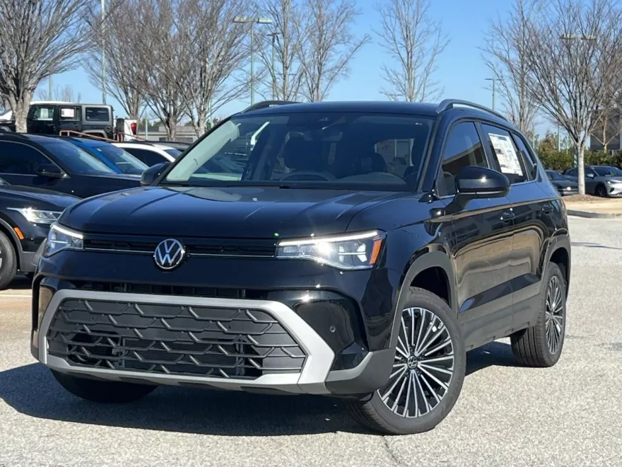 2025 Volkswagen Taos SE photo 1