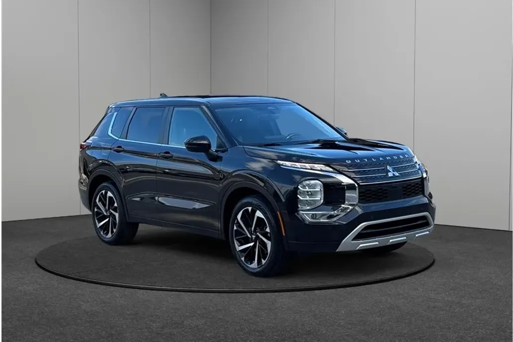 2022 Mitsubishi Outlander Black Edition LE SEL GT photo 1