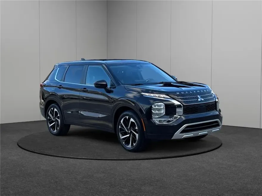 2022 Mitsubishi Outlander Black Edition LE SEL GT photo 1