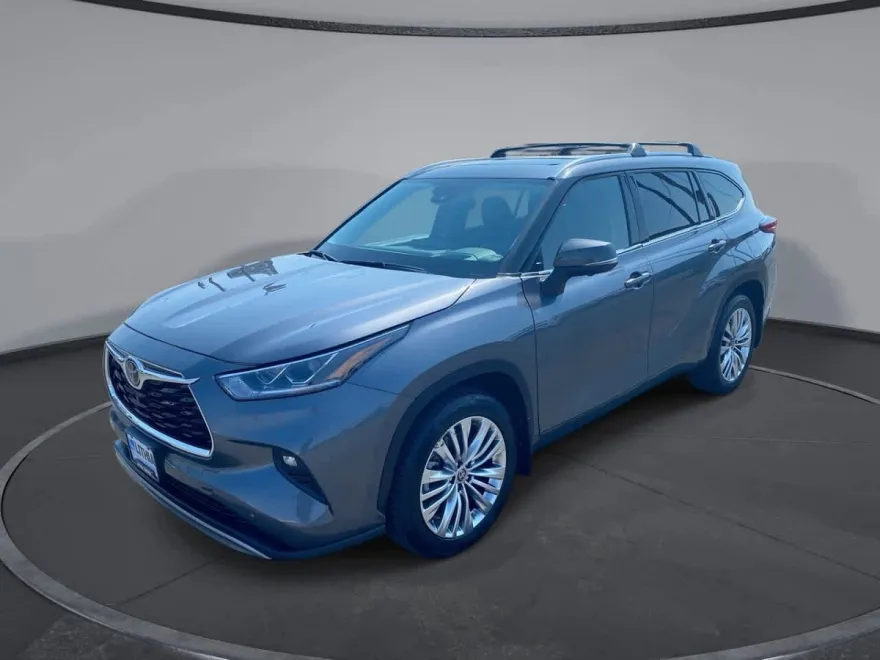 2023 Toyota Highlander Platinum photo 1