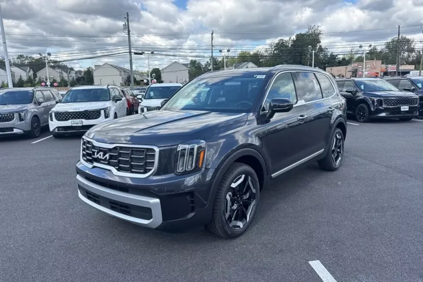 2025 Kia Telluride S photo 1