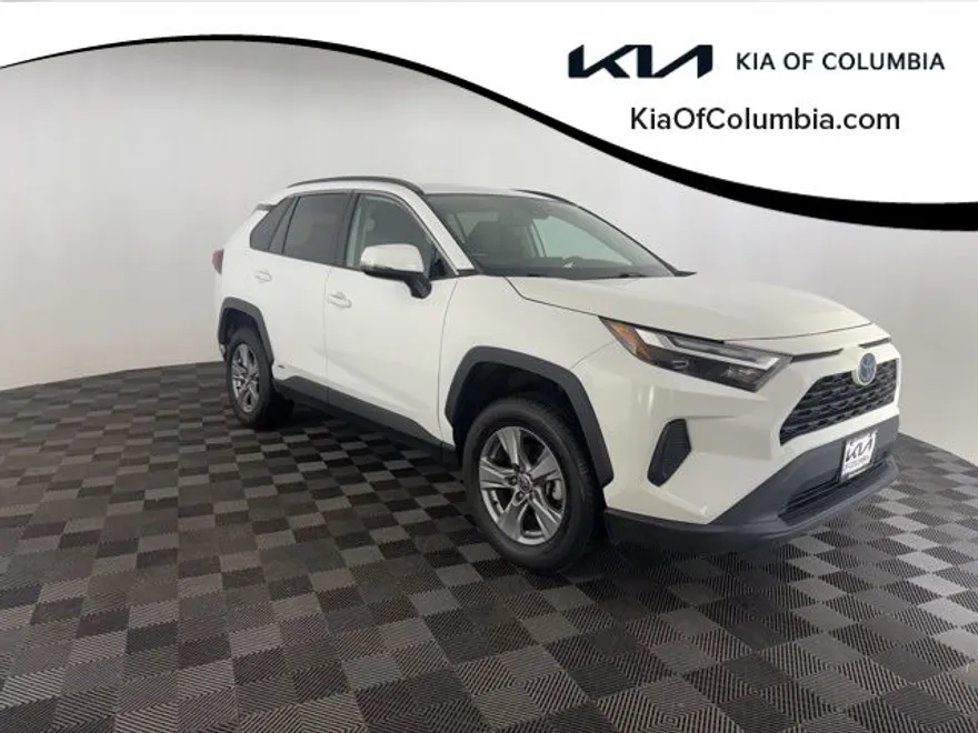 2022 Toyota RAV4 Hybrid XLE photo 1