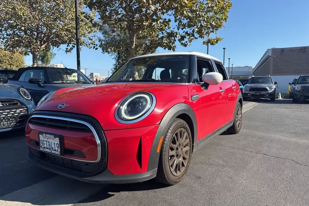 2023 Mini Cooper Signature photo 1