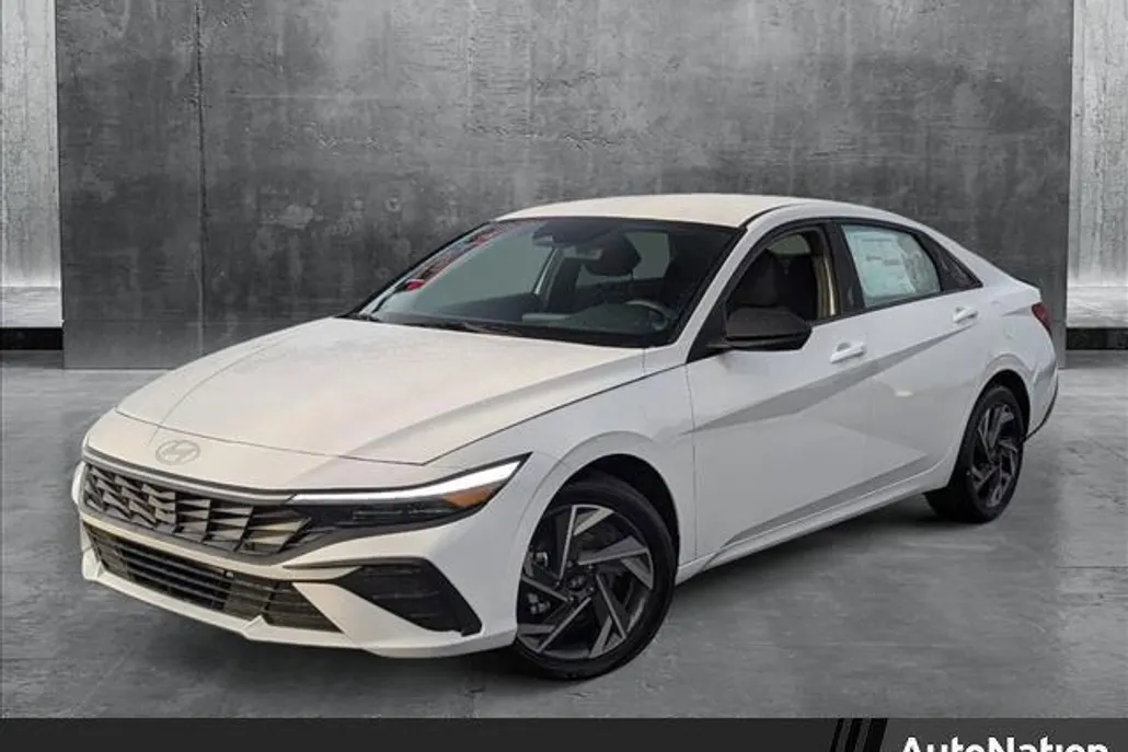 2025 Hyundai Elantra SEL Sport photo 1