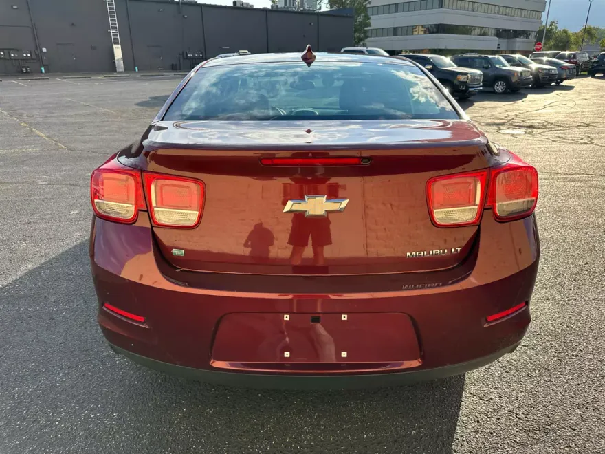 2015 Chevrolet Malibu 1LT photo 1