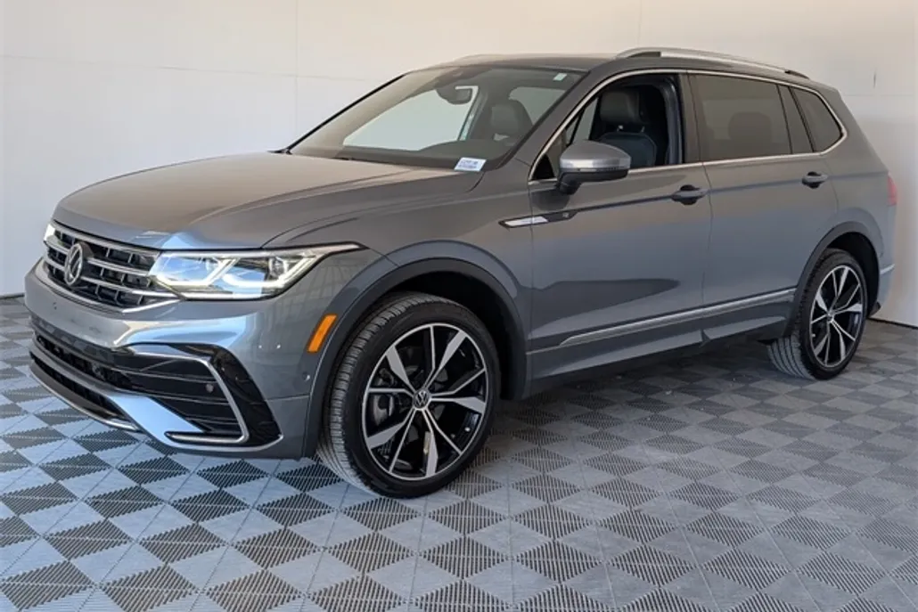 2022 Volkswagen Tiguan SEL Premium R-Line photo 1