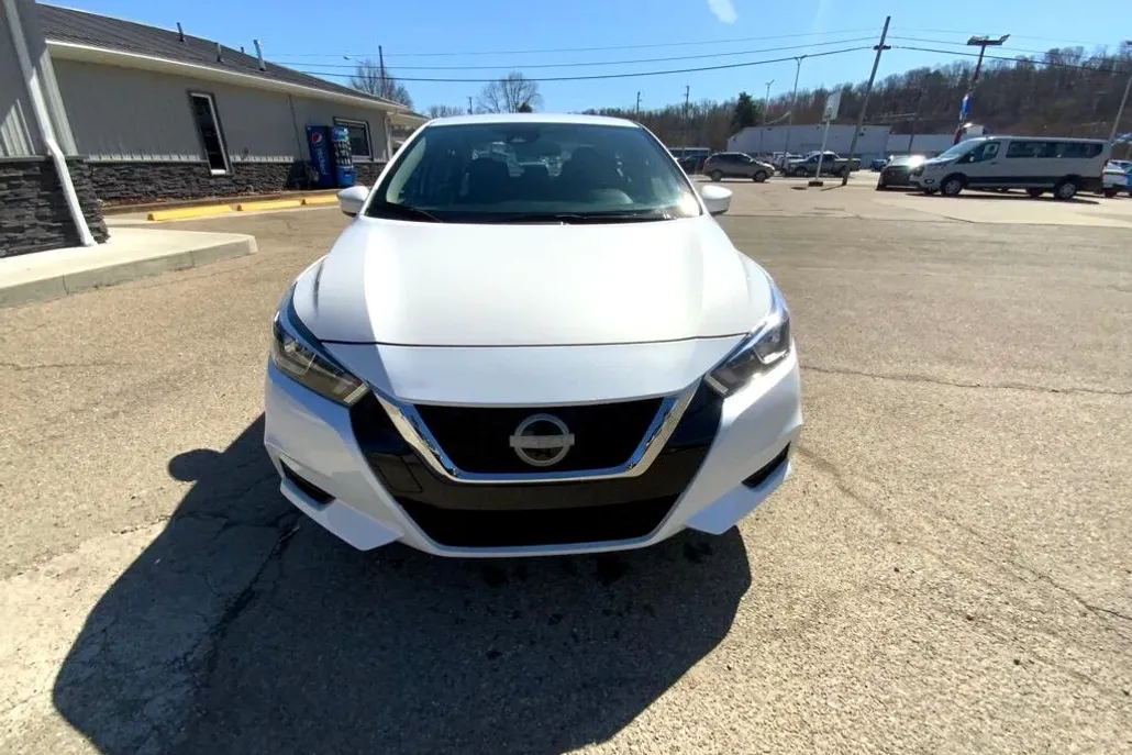 2024 Nissan Versa SV photo 1