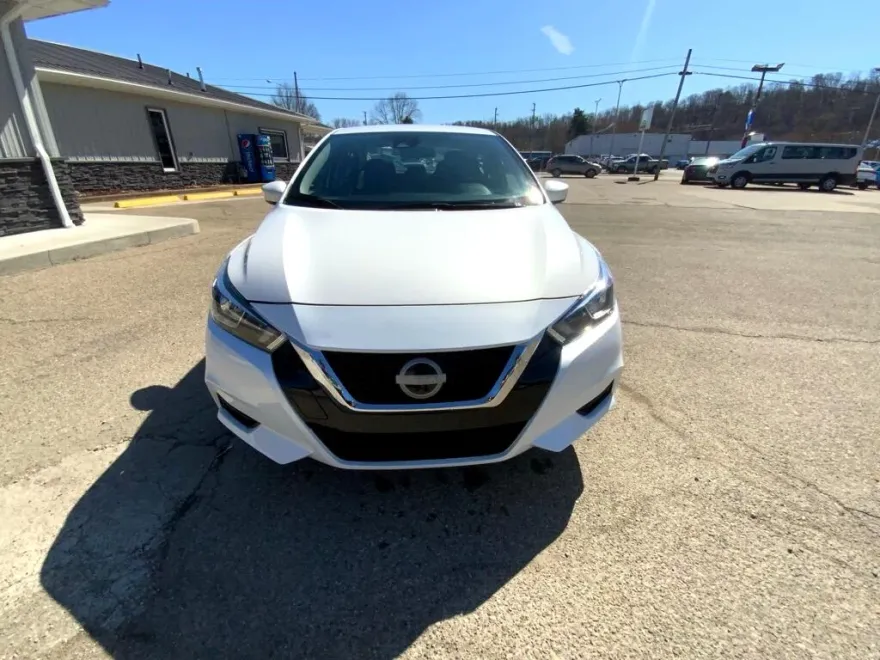 2024 Nissan Versa SV photo 1