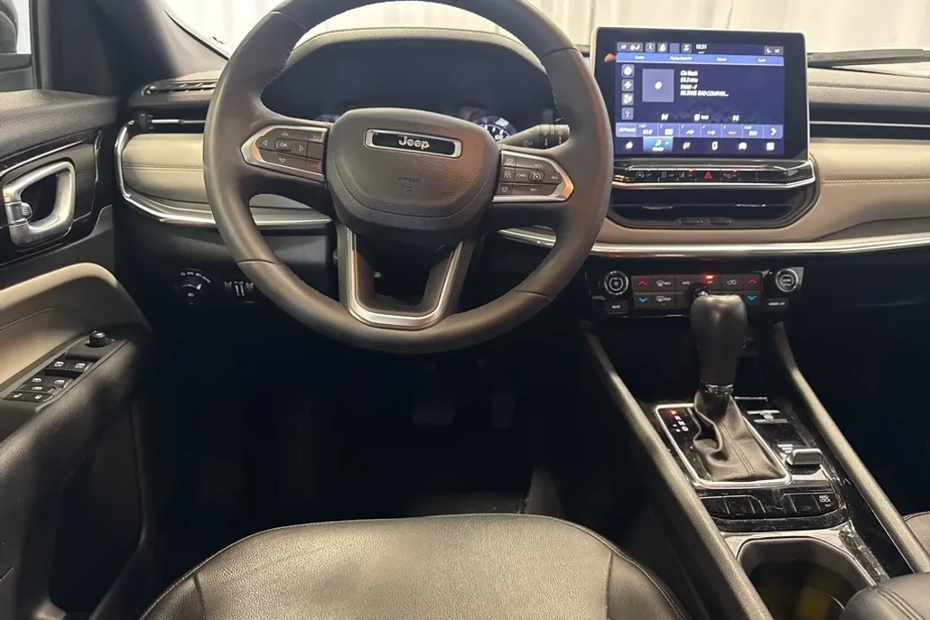 2023 Jeep Compass Limited photo 1