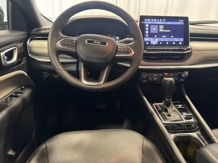 2023 Jeep Compass Limited photo 1