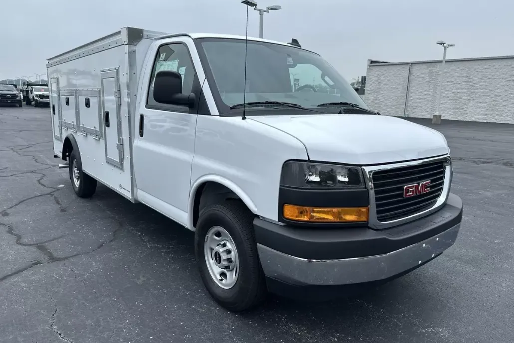 2025 Gmc Savana Cutaway 3500 photo 1