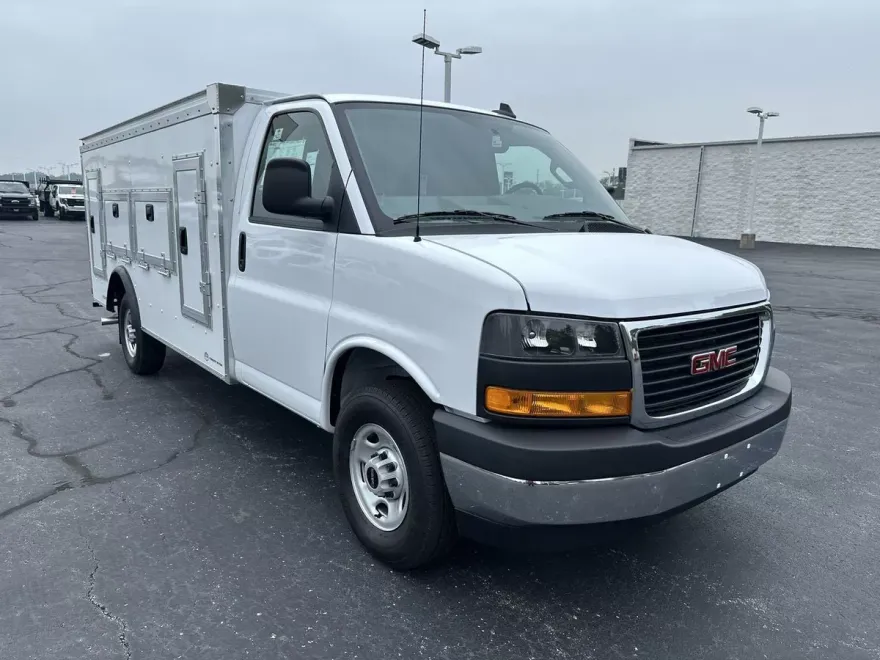 2025 Gmc Savana Cutaway 3500 photo 1