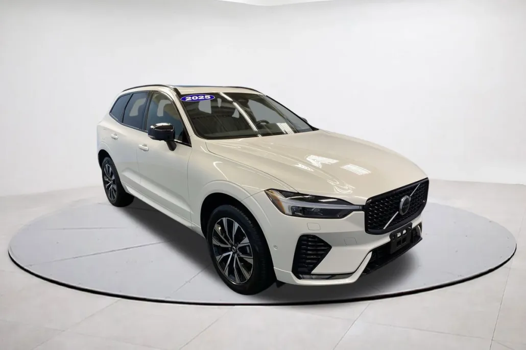2025 Volvo XC60 Plus photo 1