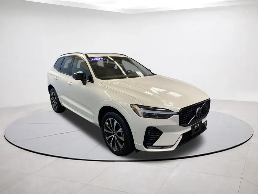 2025 Volvo XC60 Plus photo 1