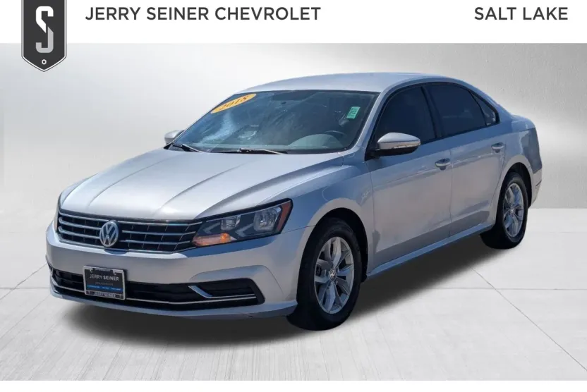 2018 Volkswagen Passat 2.0T S photo 1