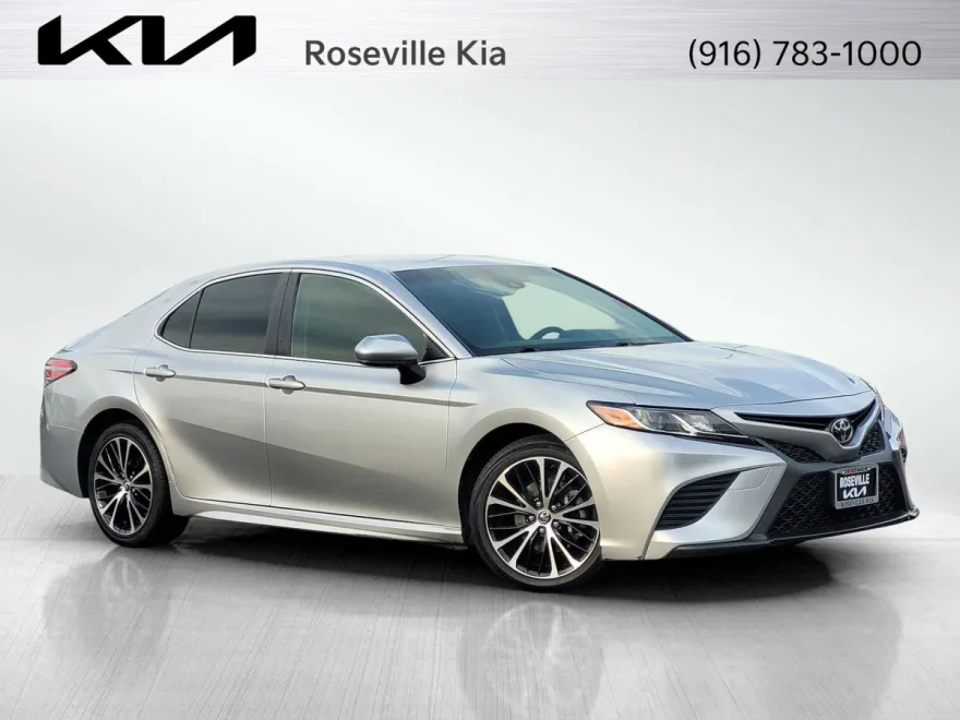 2018 Toyota Camry L photo 1