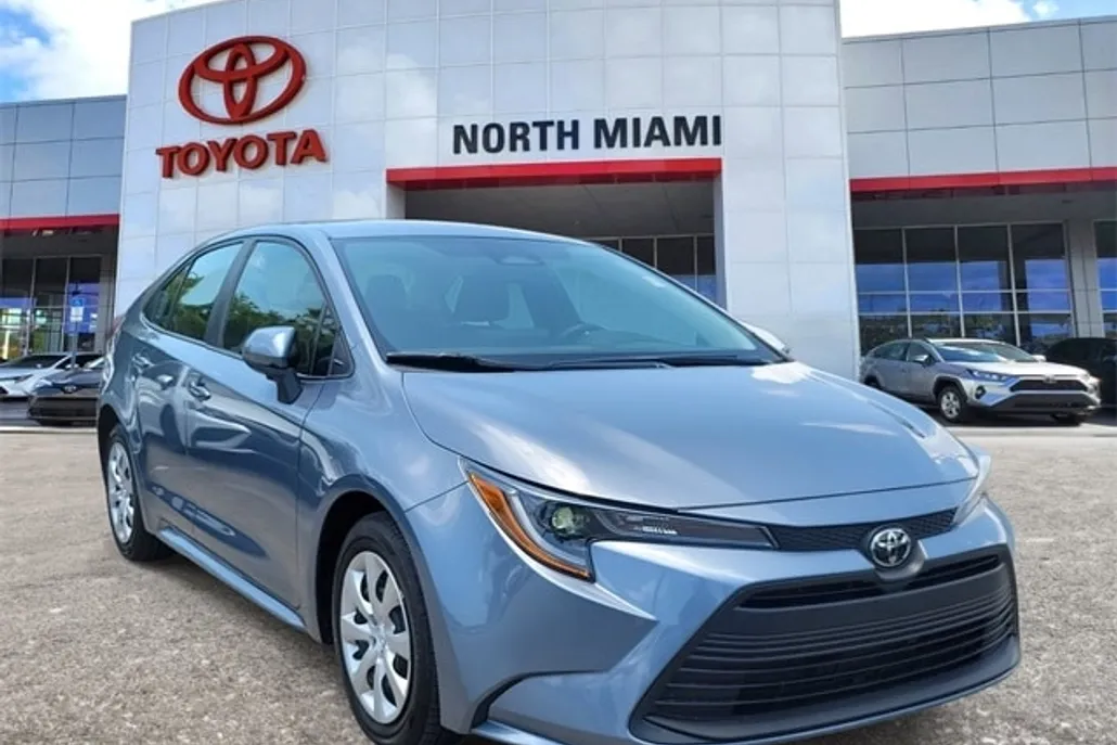 2024 Toyota Corolla LE photo 1