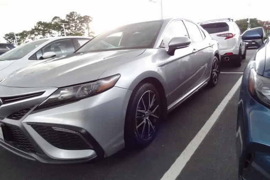 2024 Toyota Camry SE photo 1