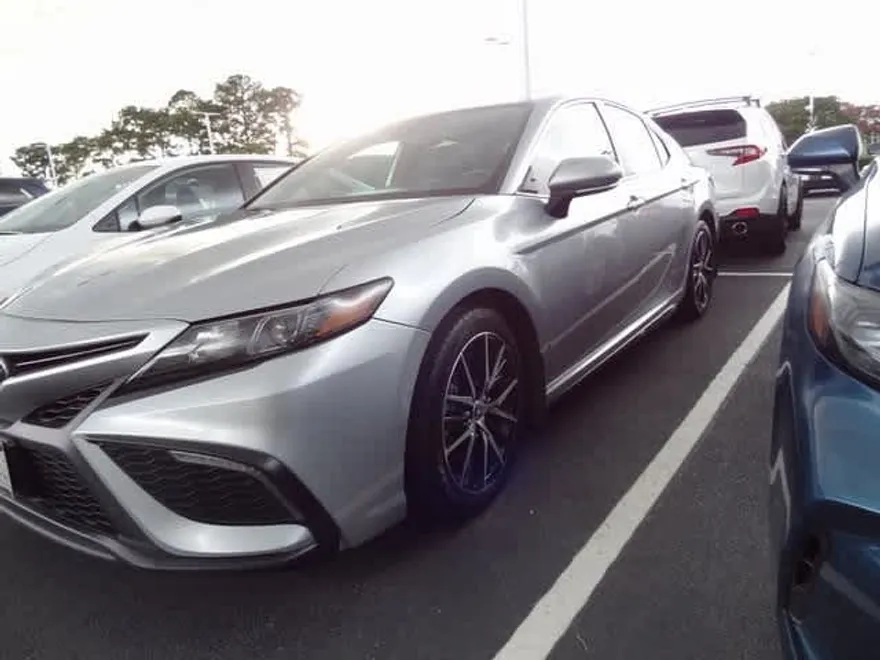 2024 Toyota Camry SE photo 1