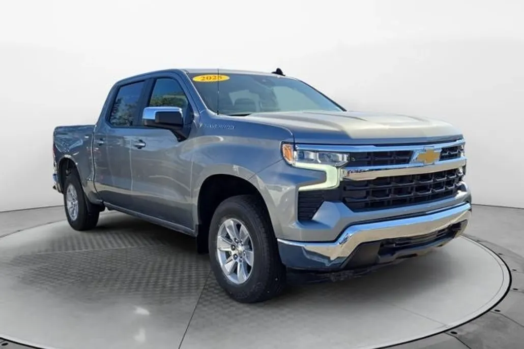 2025 Chevrolet Silverado 1500 LT photo 1