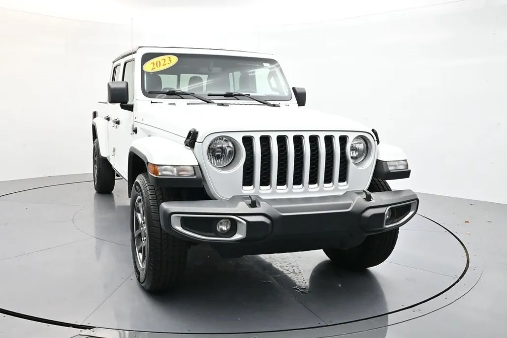 2023 Jeep Gladiator Overland photo 1