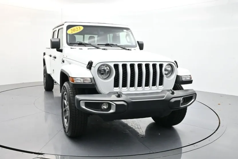 2023 Jeep Gladiator Overland photo 1